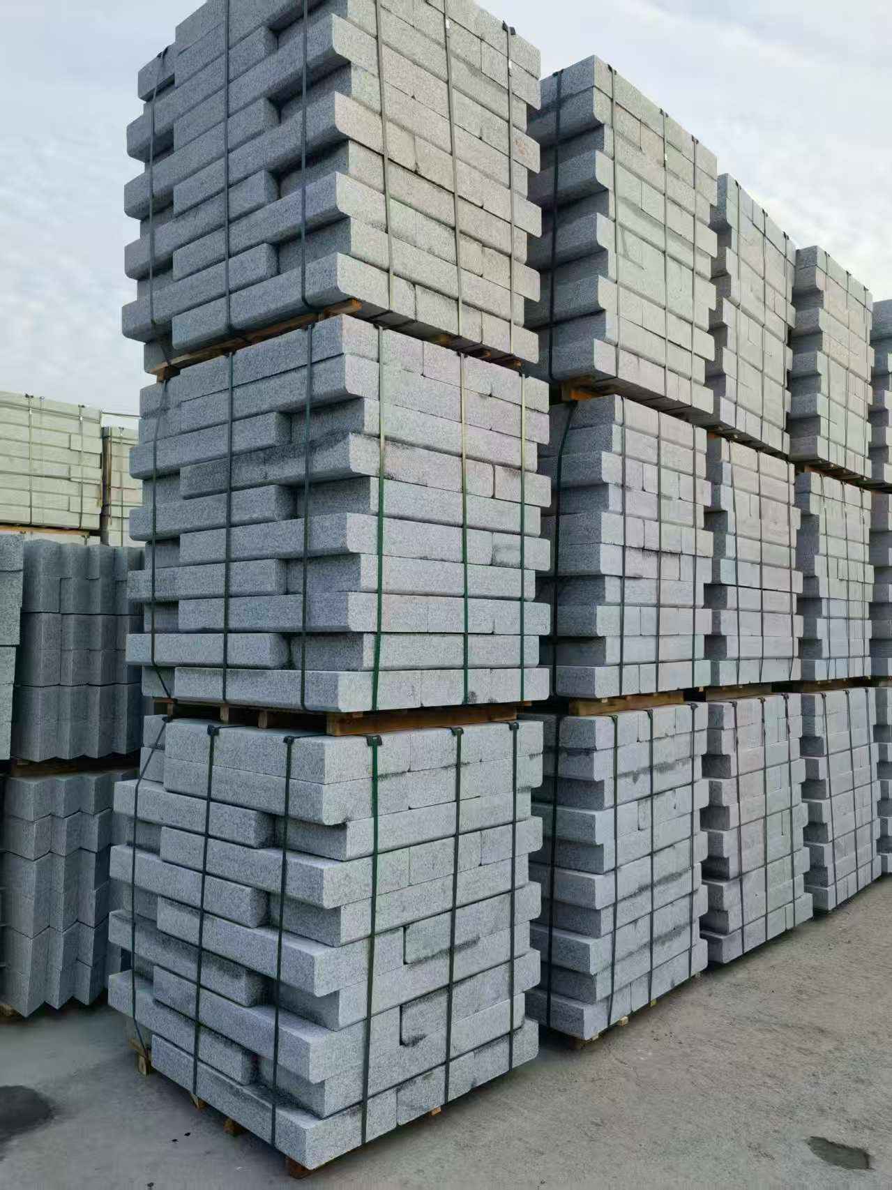 阜阳 路沿石（路侧石），颜色一致，尺寸标准