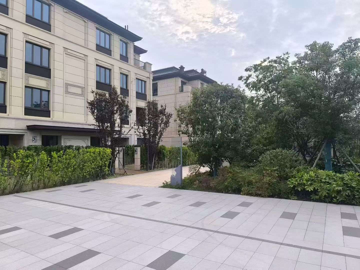 阜阳 芝麻白与芝麻白搭配铺装，尺寸1200*600