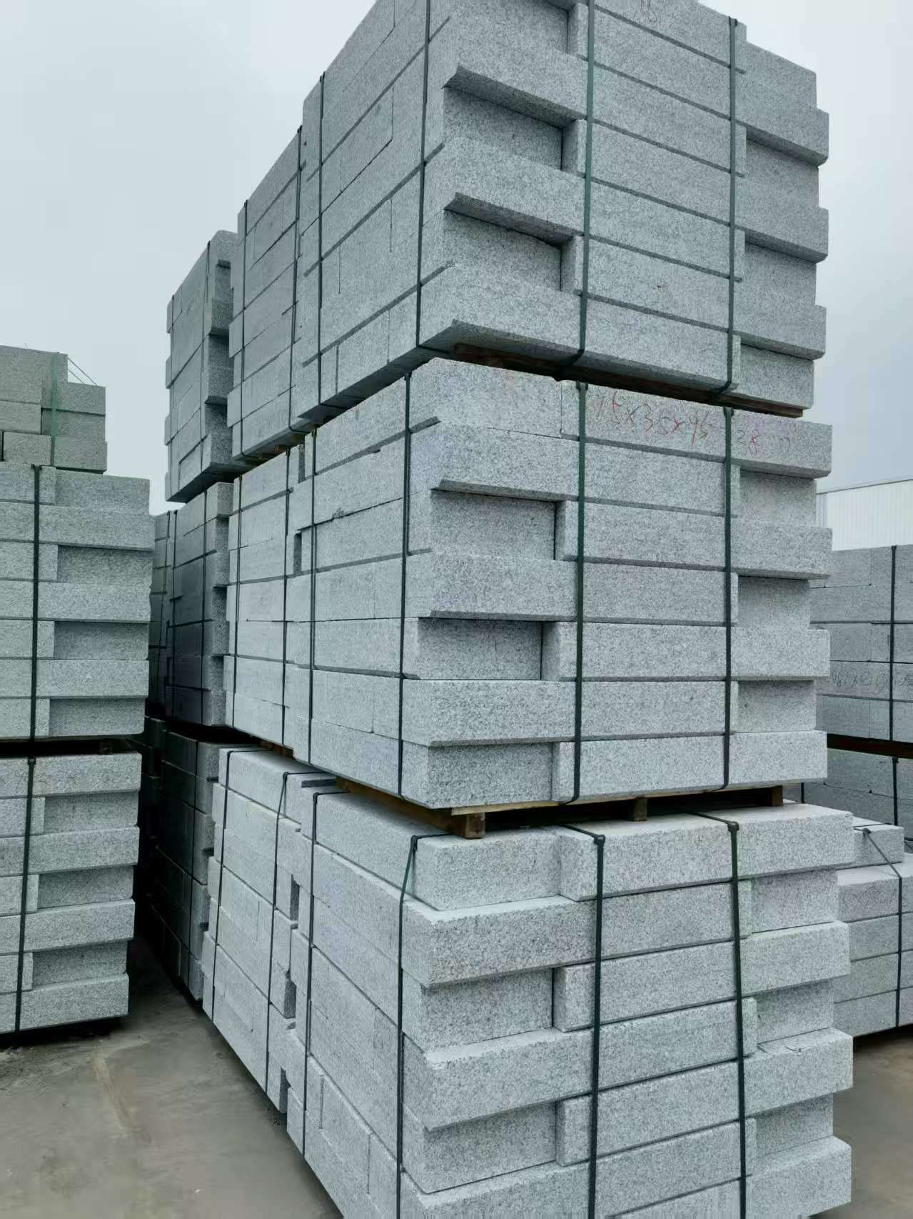 阜阳 路沿石，板板正正的路沿石