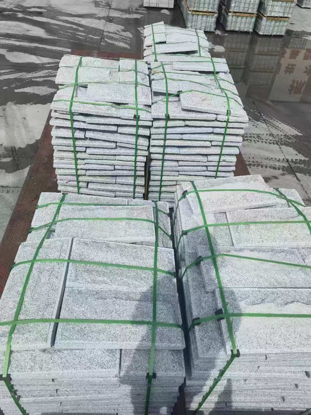 阜阳 芝麻白蘑菇石装车出货