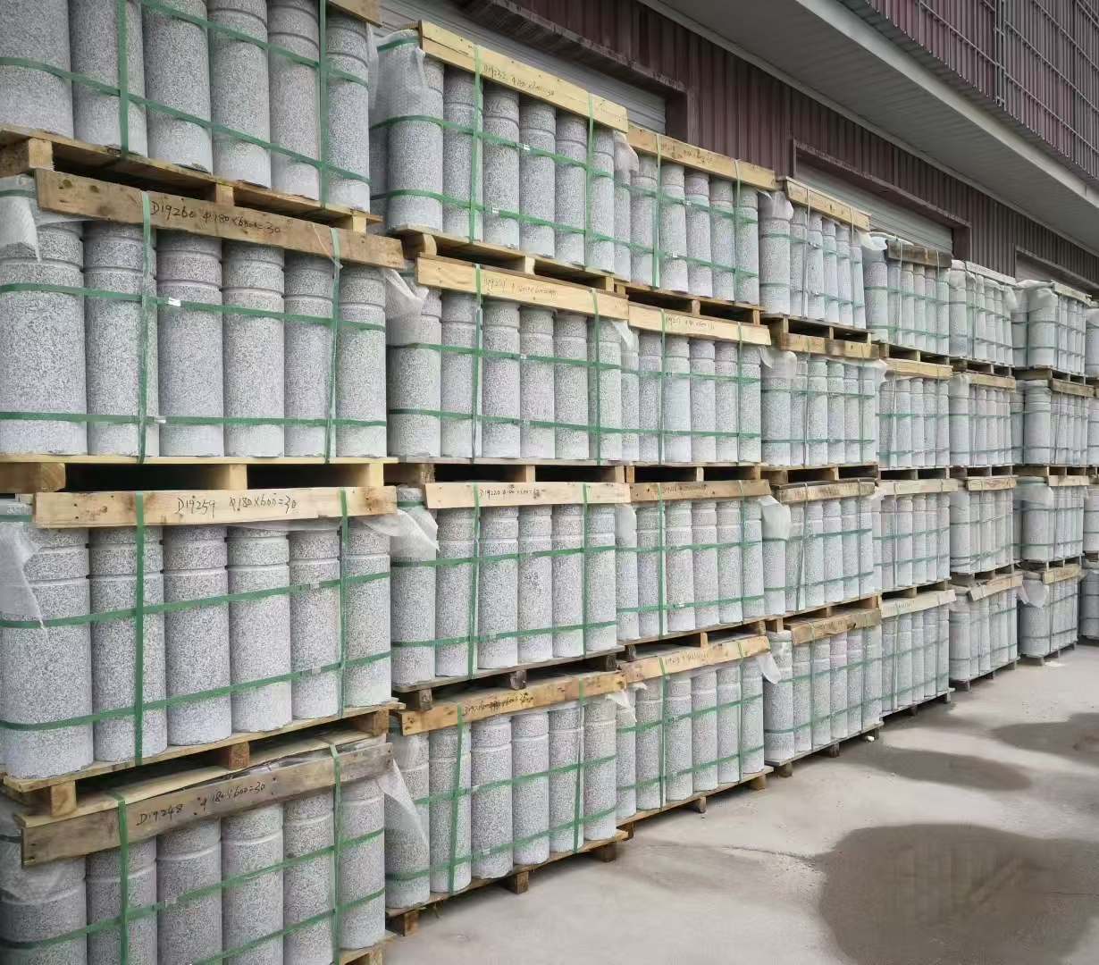 阜阳 芝麻白挡车柱、阻车桩、隔离柱