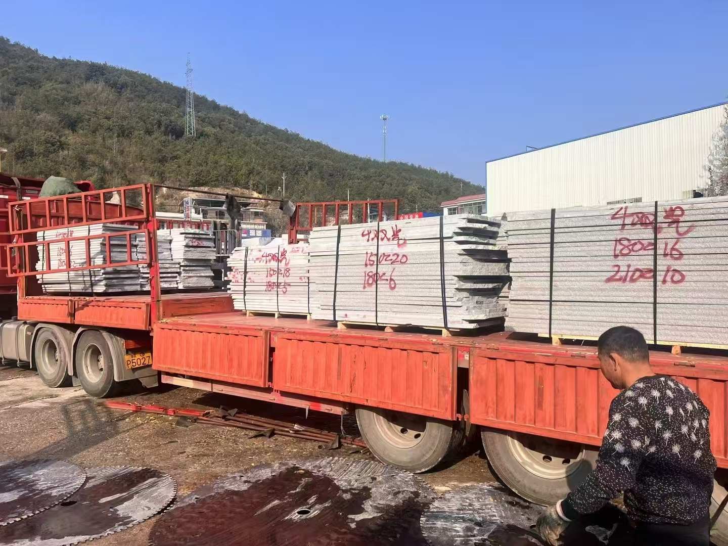 阜阳 芝麻灰花岗岩光面毛板出货日常